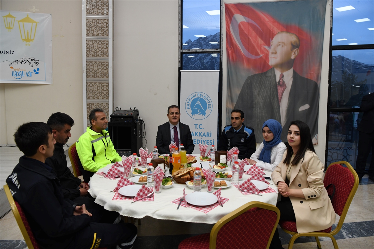 Hakkari'de belediye personeline iftar yemeği