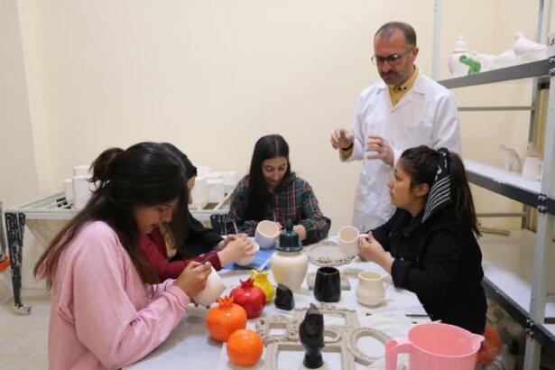 Engelleri üreterek aşıyorlar