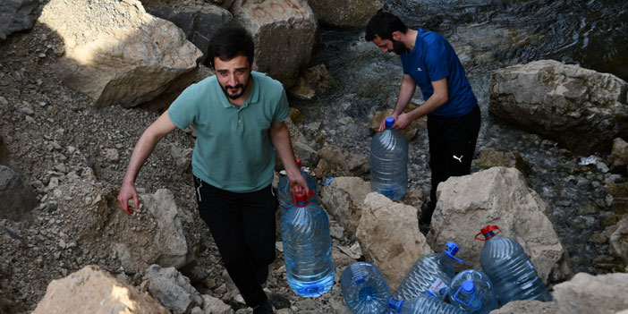 Hakkarililer doğal çeşmelere akın ediyor
