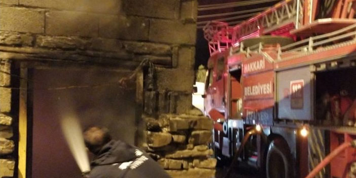 Hakkari'de tandır evi ve odunlukta yangın