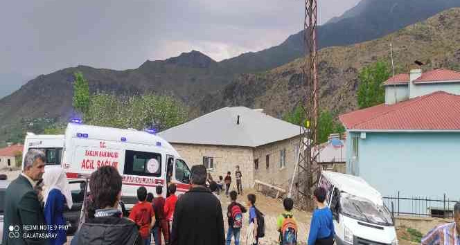 Derecik'te kaza: 2 kişi yaralandı