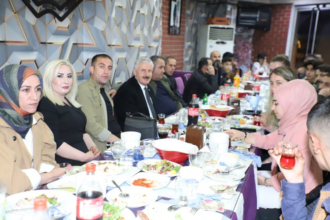 Başkan Özbek Kuaförlerle bir araya geldi