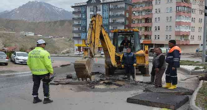Hakkari Belediyesi ekiplerinden yağmur seferberliği