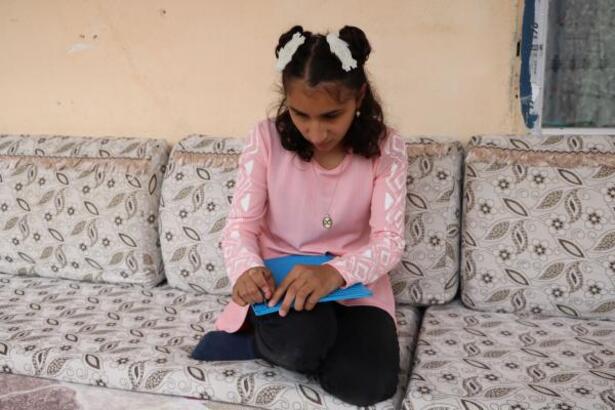 Zeynep, okula gitmek istiyor