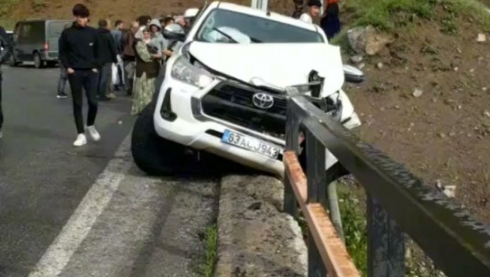Hakkari karayolunda kaza: 3 yaralı