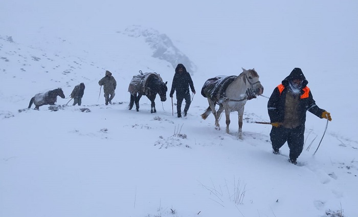 Hakkari'de kar nedeniyle mahsur kalan çobanlar kurtarıldı
