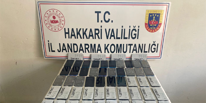 Hakkari'de 64 kaçak telefon ele geçirildi