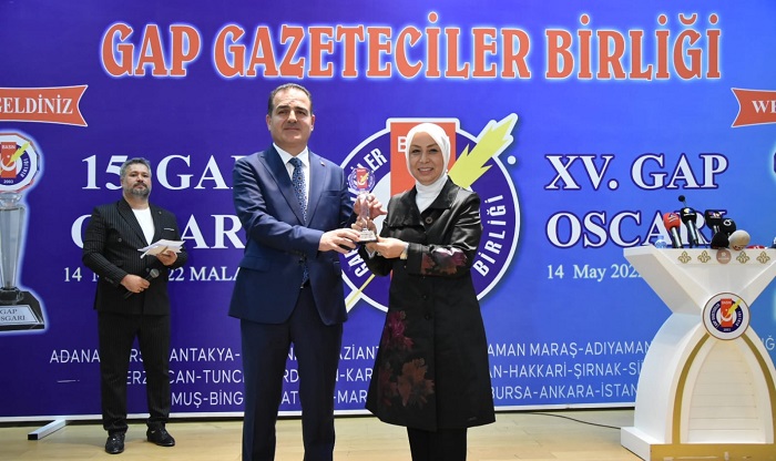 Hakkari Valisi Akbıyık'a yılın başarılı valisi ödülü