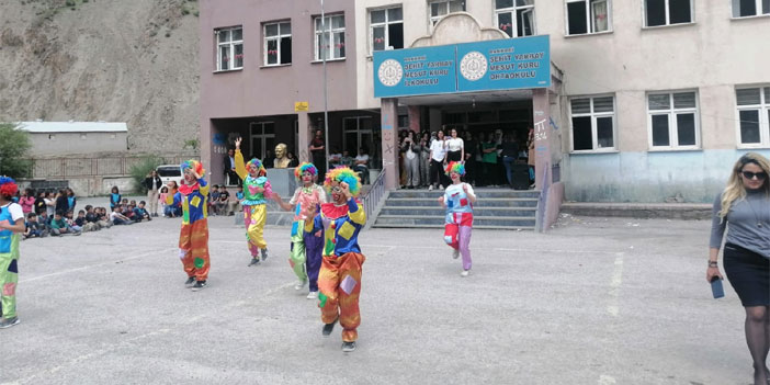 Hakkari'de 'Temel Eğitimde 10.000 Okul Projesi' etkinliği