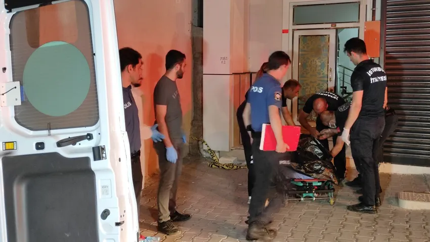 Tamir için asansörün üzerine çıkan işçi öldü