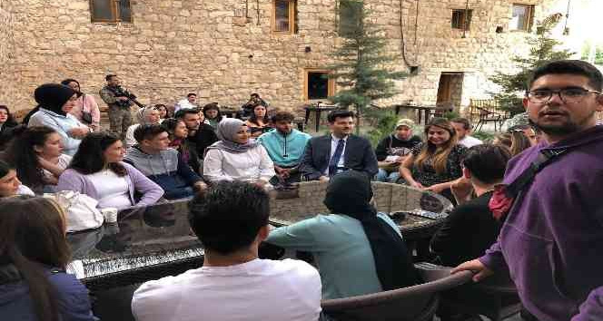 Antalyalı üniversite öğrencileri Çukurca'yı gezdi