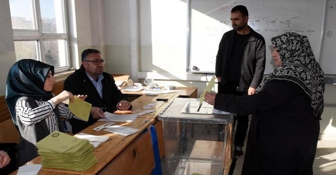Hakkari'de 161 bin 928 seçmenin Oy Verme İşlemi Başladı