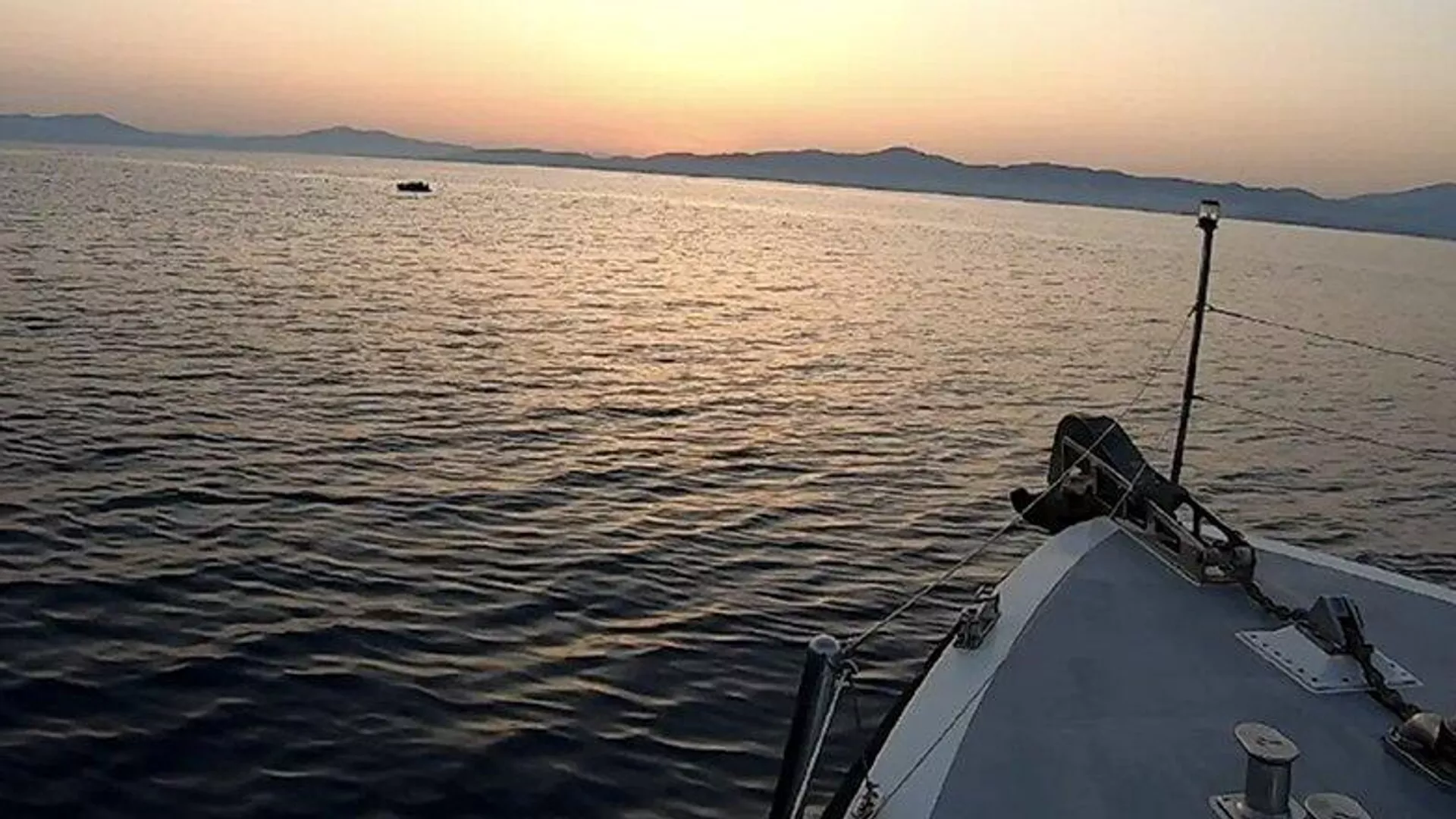 Kuşadası açıklarında 47 düzensiz göçmen karaya çıkarıldı