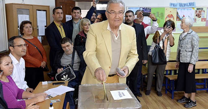 Deniz Baykal: Türkiye sınav veriyor