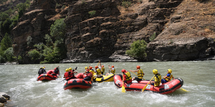 Çukurca festivalinde rafting heyecanı
