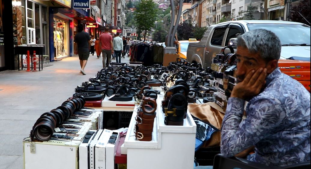 Hakkari Esnafı Bayram öncesi Dertli: Millet kemer yerine ip bağlıyor