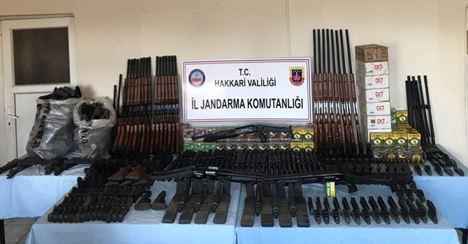 Hakkari'de çok sayıda silah ele geçirildi