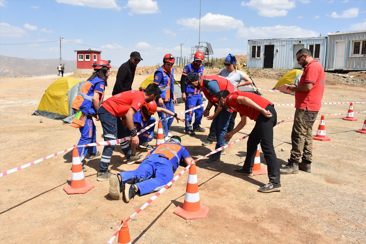 UMKE gönüllüsü olmak isteyen sağlıkçılara 2 bin 800 rakımda zorlu eğitim