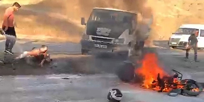 Derecikte motosiklet alev aldı