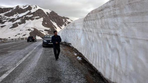 Van-Bahçesaray Yolunda Kıştan Kalma Görüntüler