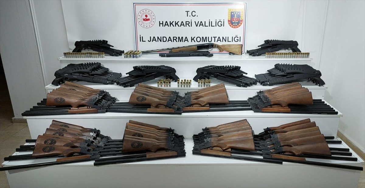 Hakkari'de 76 av tüfeği ele geçirildi