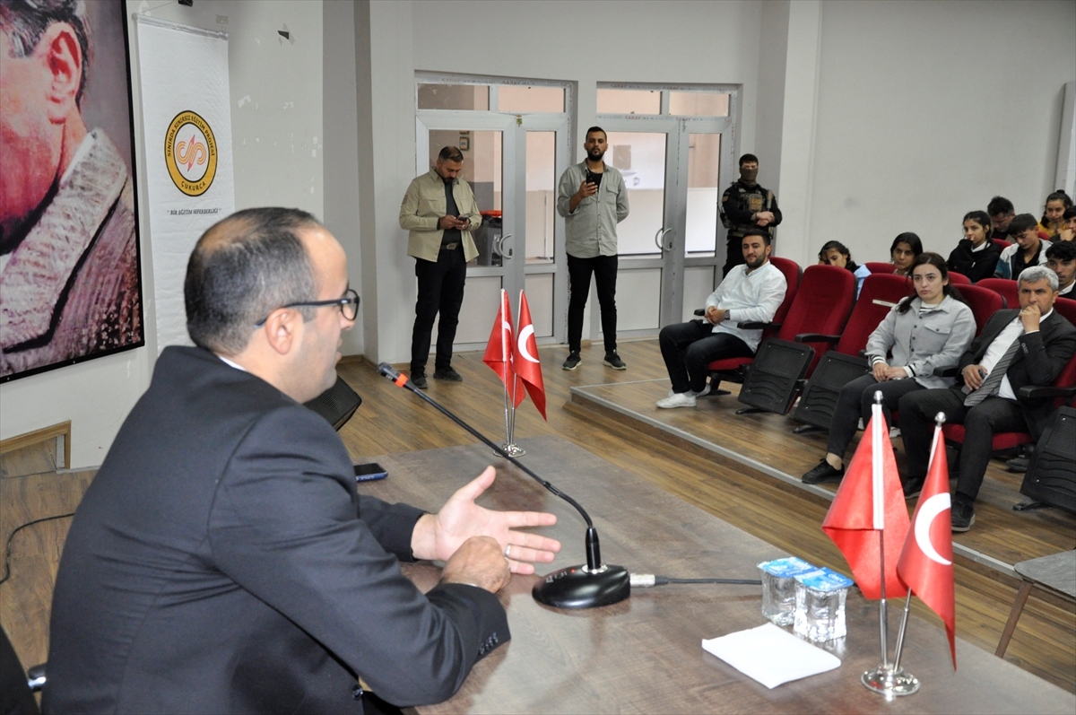 Altunhisar Kaymakamı Kılıç, memleketi Çukurca'da öğrencilerle buluştu