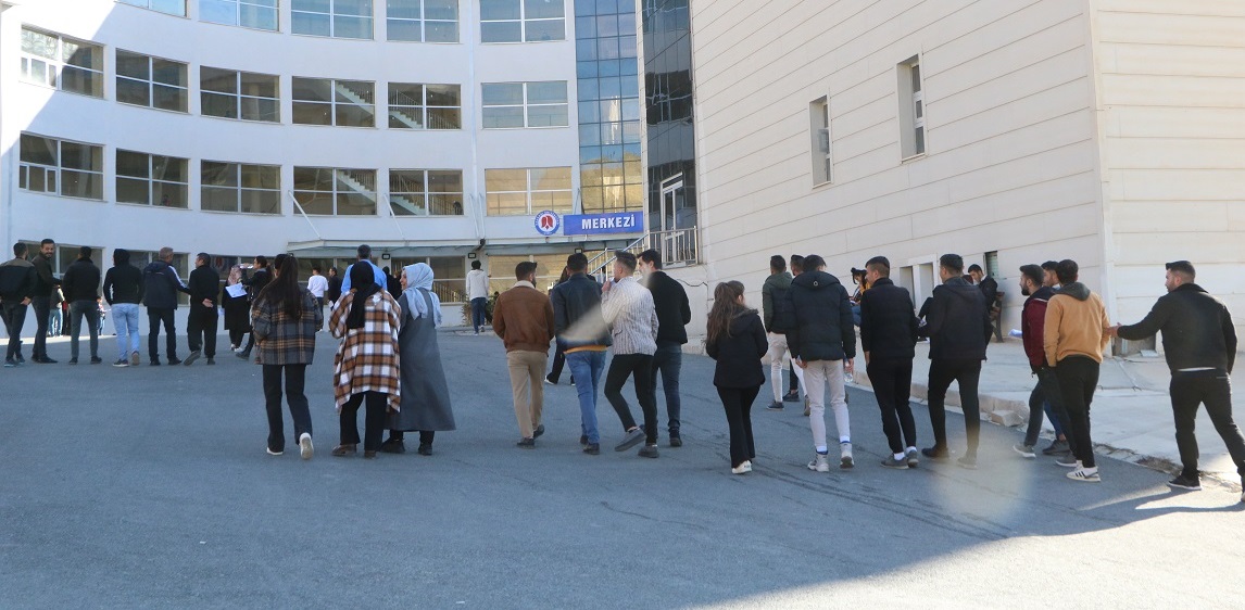 Hakkari'de KPSS ortaöğretim sınavı başladı