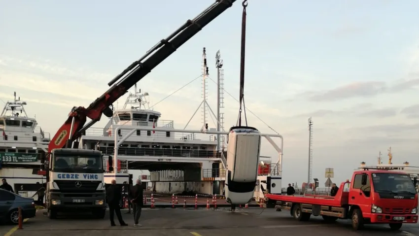 Aracını denize attı