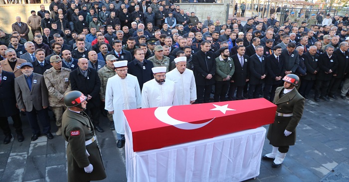 Şehit Topçu Uzman Çavuş Korkmaz, Hakkari'de toprağa verildi