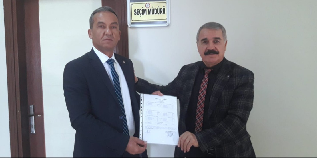 Başkan Aydın Mazbatasını aldı