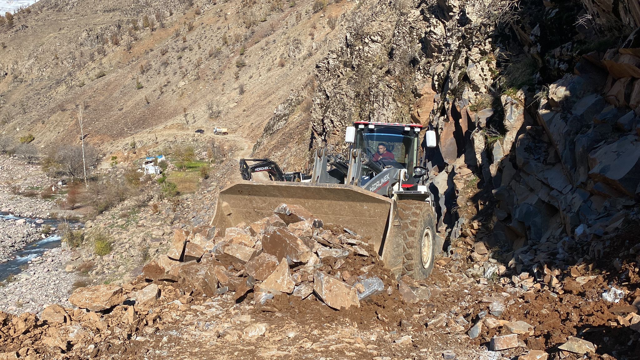 İde Mezrasının yolu onarıldı