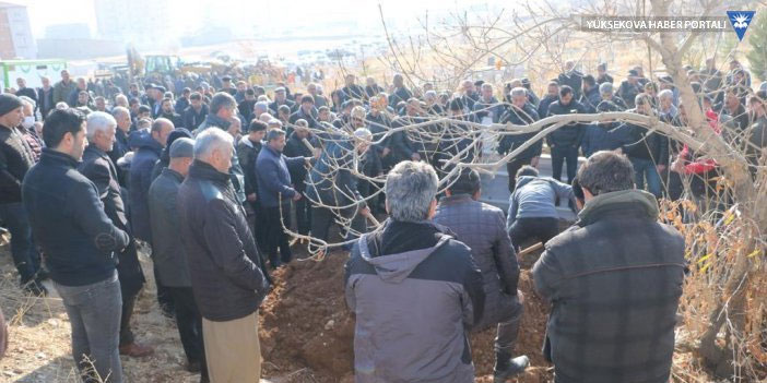 Yüksekova'da ölen 3 kişi toprağa verildi