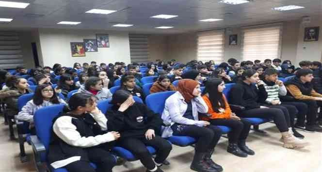 Hakkari'de “Dijital Dünyada Manevi Takipçilerimiz” konulu konferans