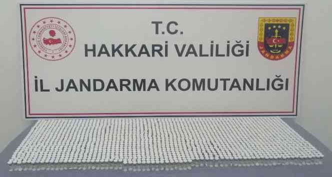 Yüksekova'da bin 690 adet kaçak botoks malzemesi ele geçirildi