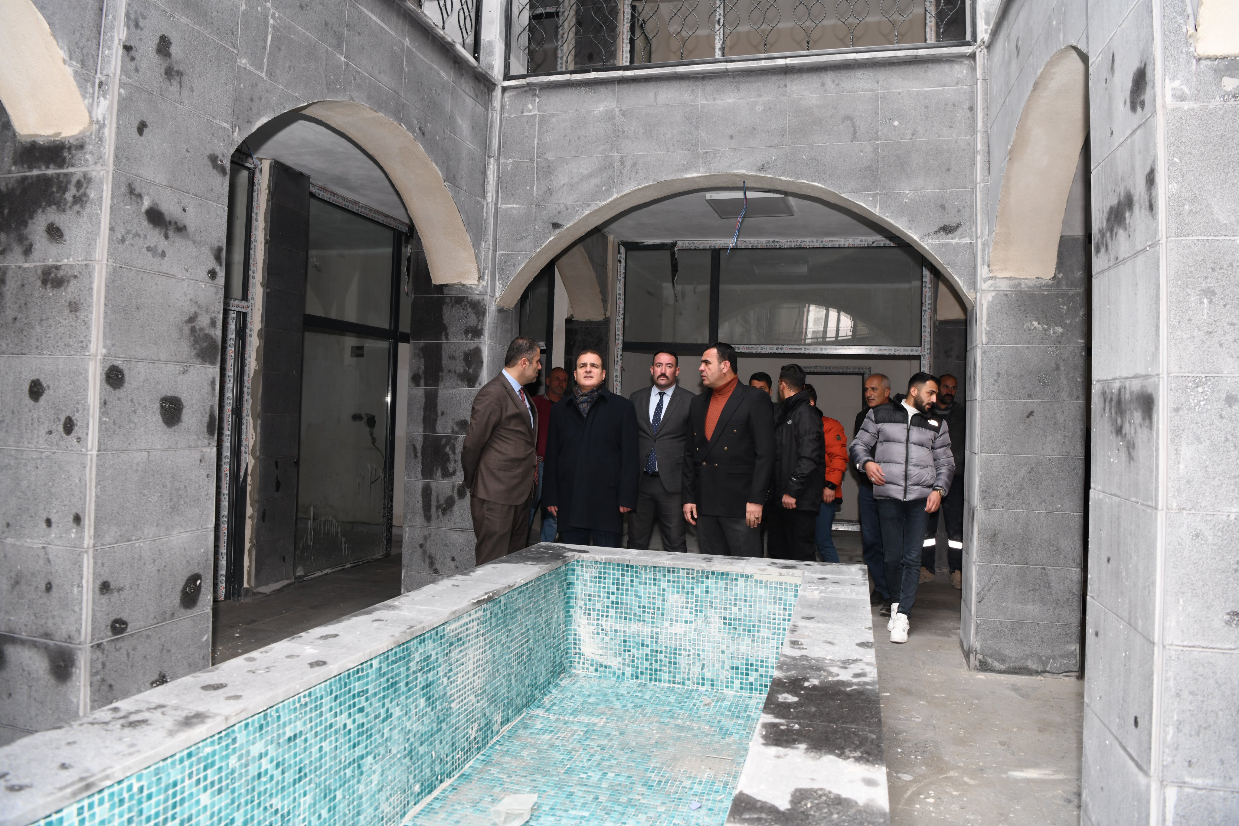 Vali Akbıyık Halk Pazarı'nda incelemelerde bulundu