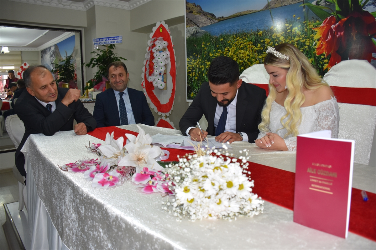 Hakkari'de tanışan ziraat mühendisleri Bilmez ve Acar hayatlarını birleştirdi