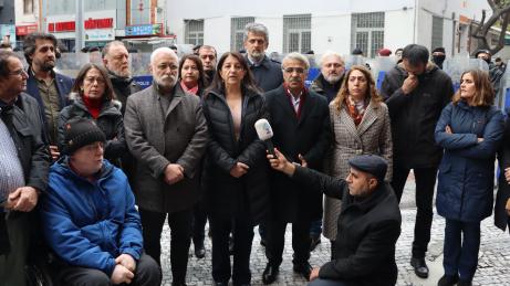 HDP'nin 'polis tokadını protesto' eylemine polis ablukası: Kılıçdaroğlu, Babacan ve Davutoğlu tepki gösterdi