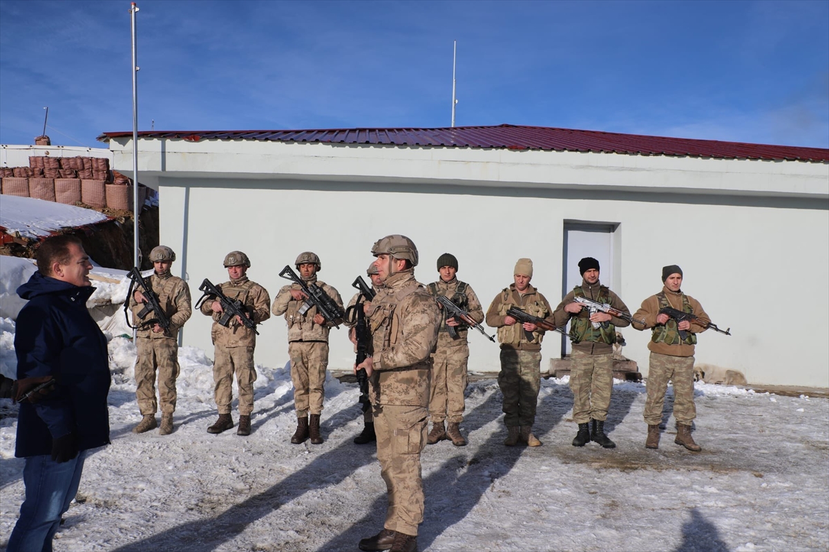 Vali Akbıyık'tan üs bölgesine ziyaret