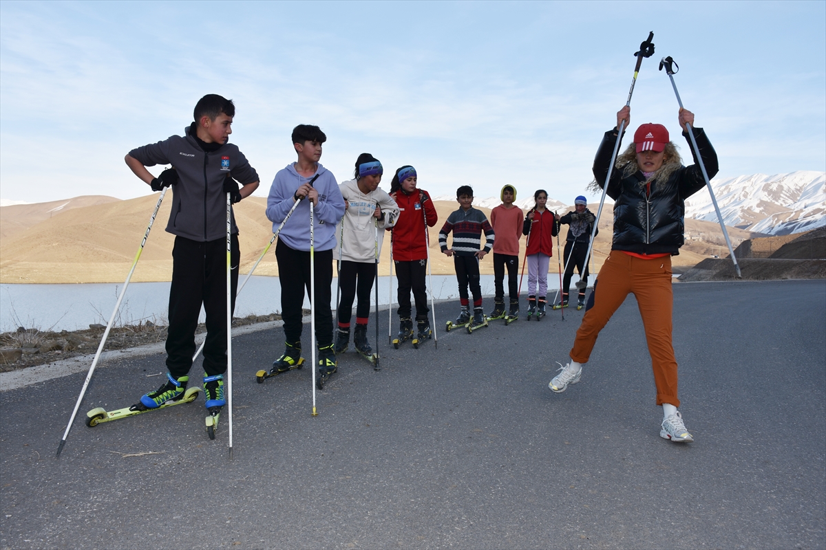 Eski milli kayakçı, doğup büyüdüğü ilçede kendisi gibi şampiyonlar yetiştiriyor