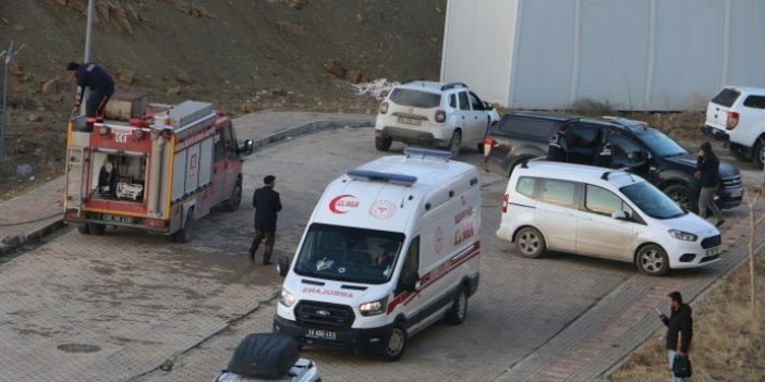 Yüksekova'da çatıdan düşen kişi hayatını kaybetti