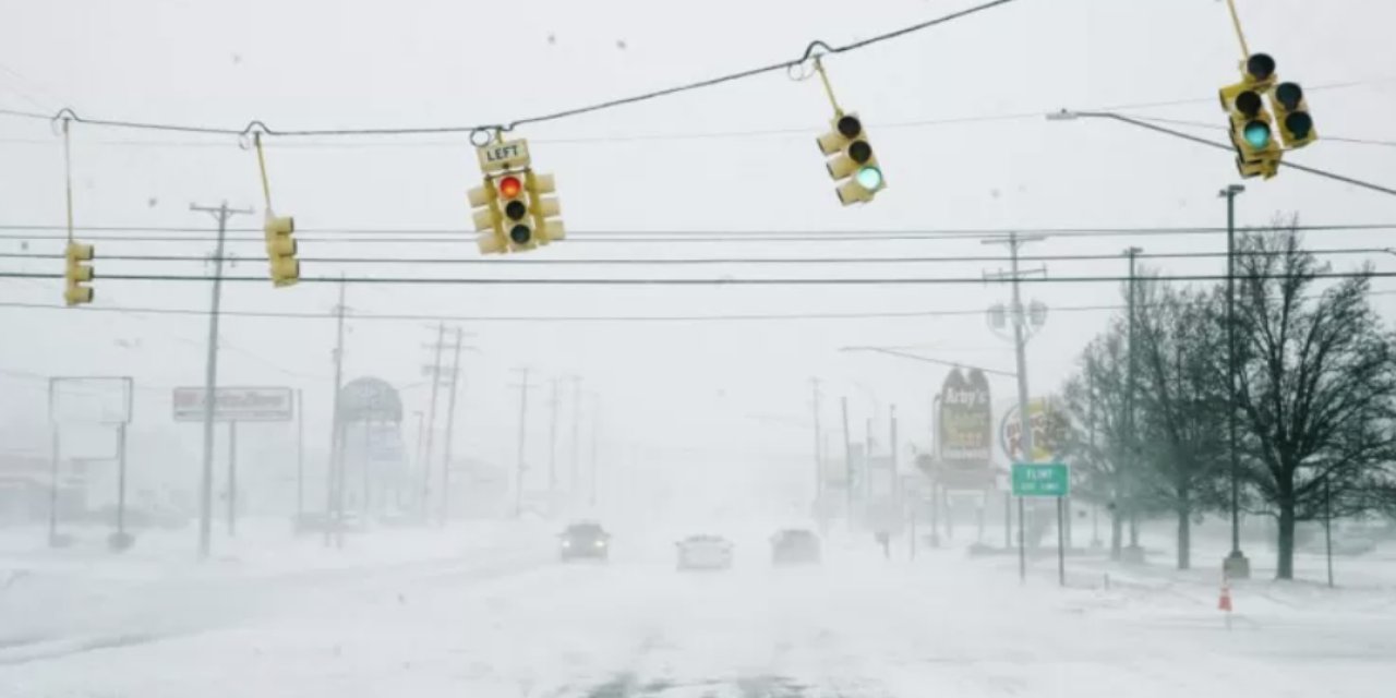 ABD ve Kanada donuyor: En az 19 kişi yaşamını yitirdi