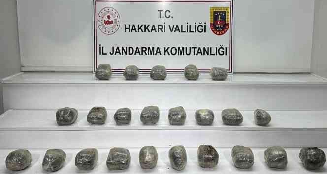 Araziye atılan çuvaldan 22 kilo eroin çıktı