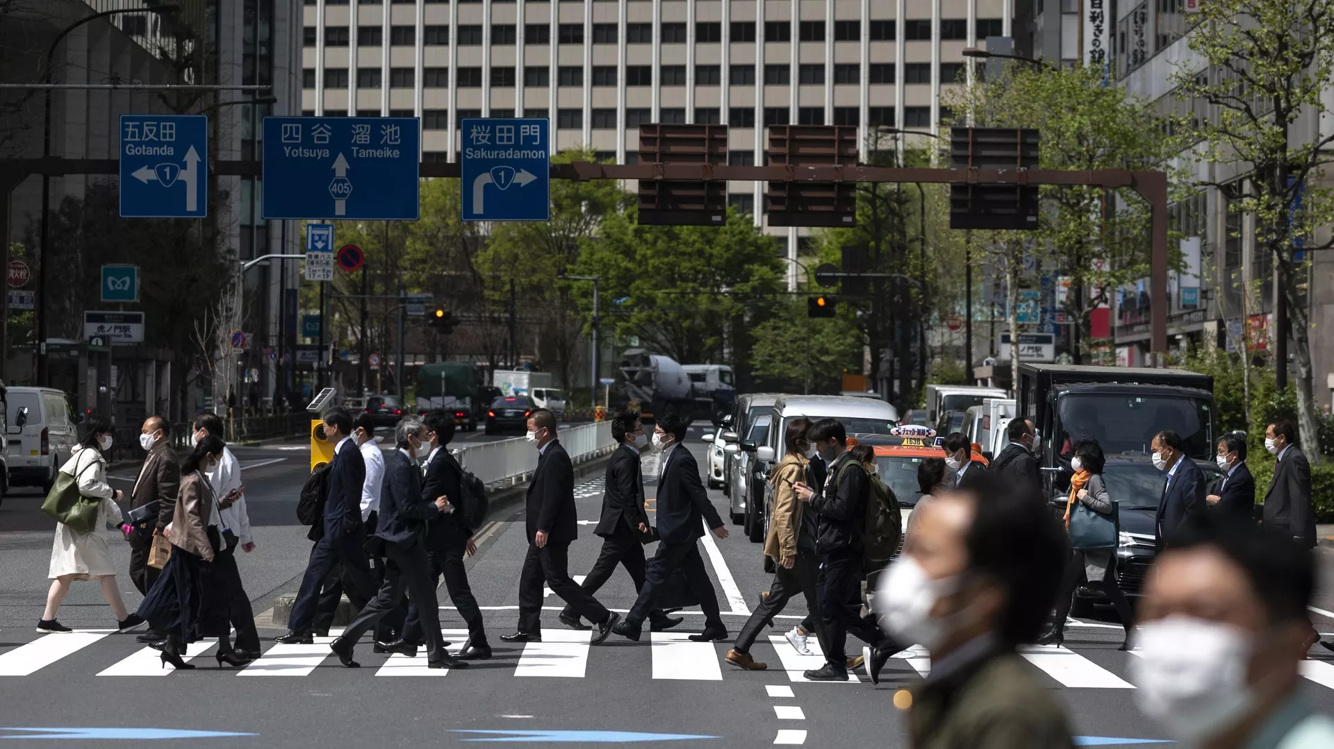 İşe gitmemek için kendini bıçakladı