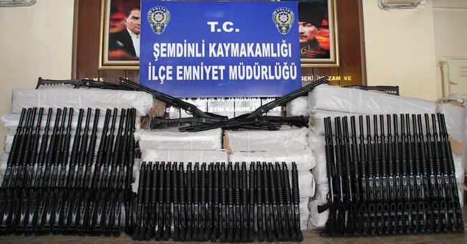 Şemdinli'de 560 Av Tüfeği Ele Geçirildi