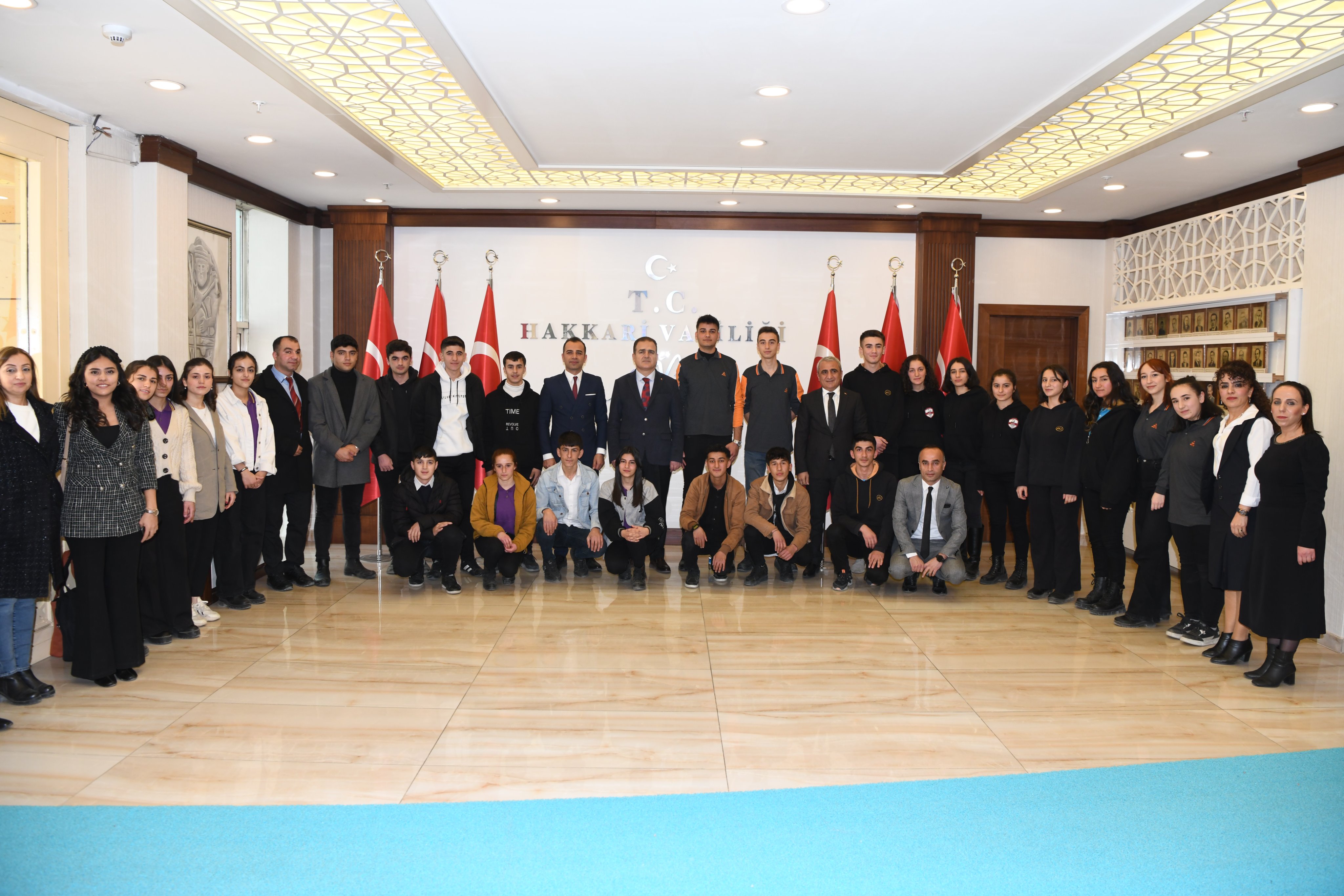 Vali Akbıyık öğrencileri kabul etti