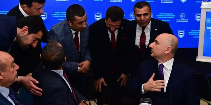 Hakkari'nin ulaşım sorunu Bakan Karaismialoğluna iletildi