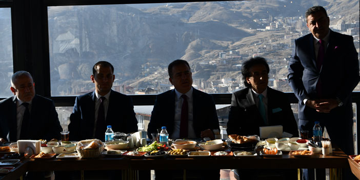 Meftun'u Hayal'dan Gazeteci ve idarecilere jest