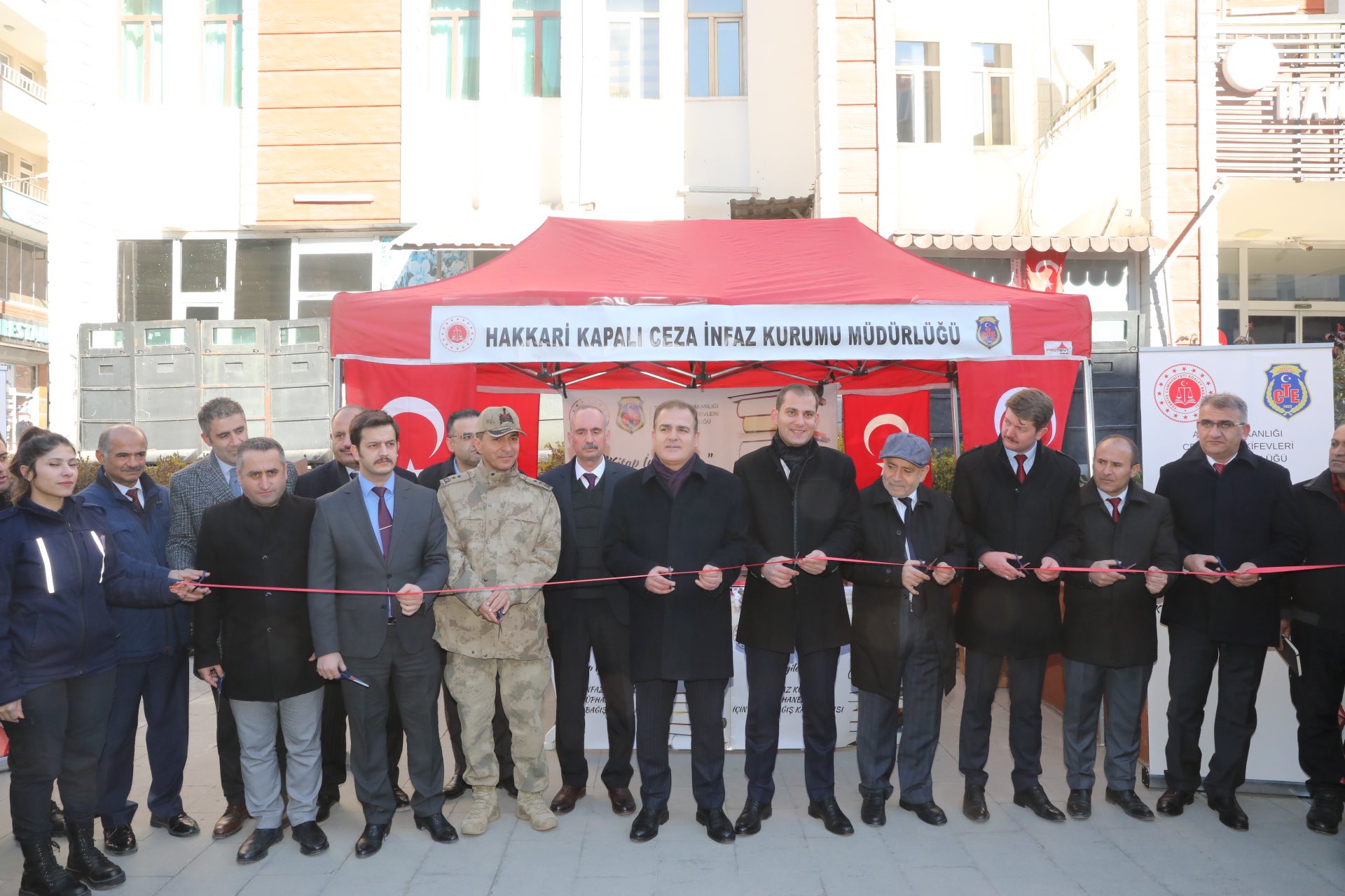 Hakkari'de kitap bağış kampanyası başlatıldı