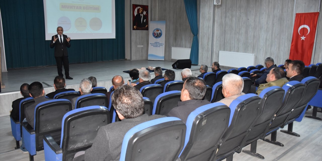 Hakkari'de muhtarlara Aile Okulu Projesi kapsamında eğitim verildi
