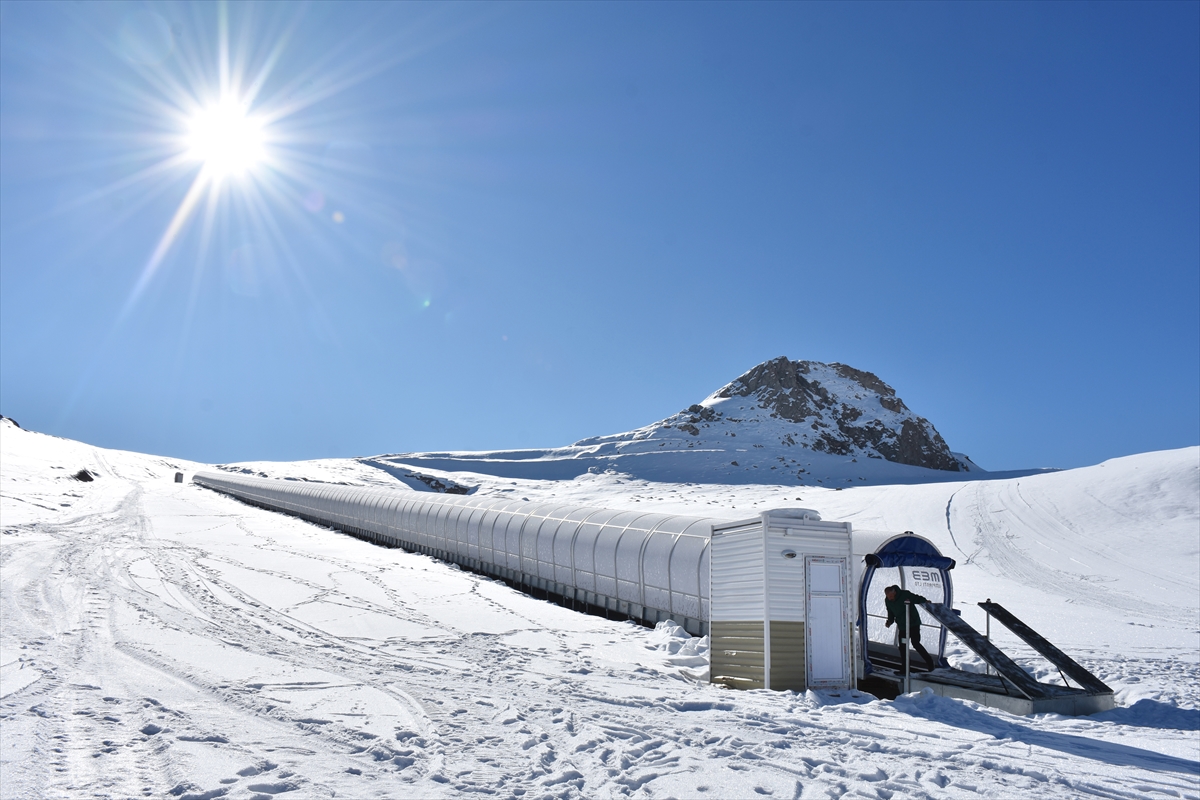 Hakkari kayak merkezi tek pistte sezonu açıyor